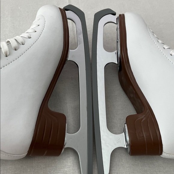 JACKSON Women's White Figure Skates - Picture 7 of 10